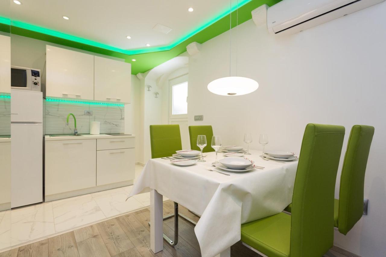 Purple & Apple Green Apartment Split Exterior foto